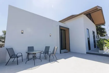 Luxuriöse, brandneue 4-Schlafzimmer-Poolvilla zur Miete in Cherng Talay
