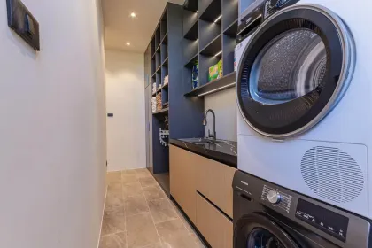 Luxuriöse, brandneue 4-Schlafzimmer-Poolvilla zur Miete in Cherng Talay