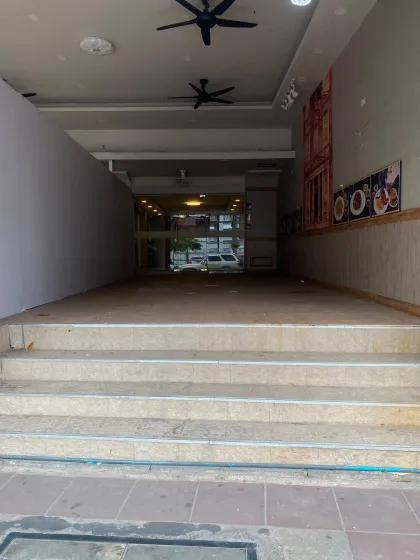Local Comercial en Alquiler – Ubicación Prime en Patong, Phuket