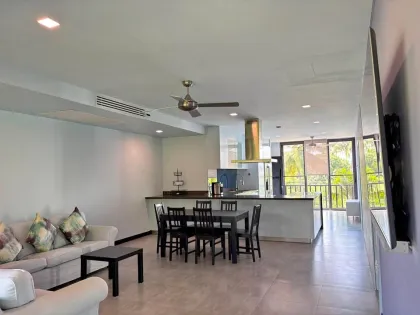 Geräumige 2-Zimmer Resort Wohnung nahe Bangtao Beach
