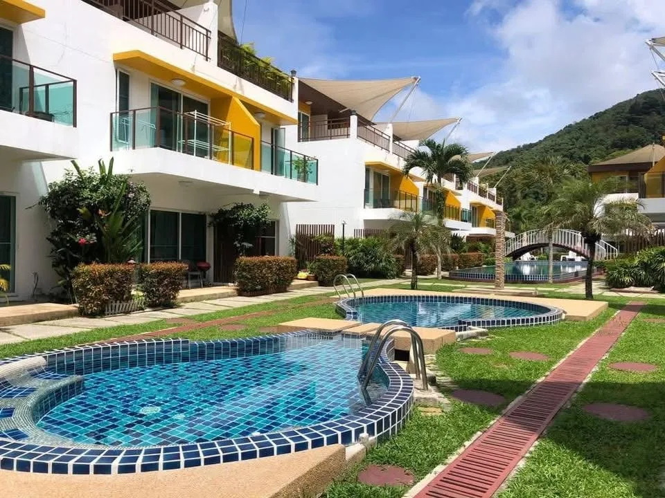 Apartamento tipo townhouse de 3 dorm. y 3 baños en alquiler en Kamala, Phuket