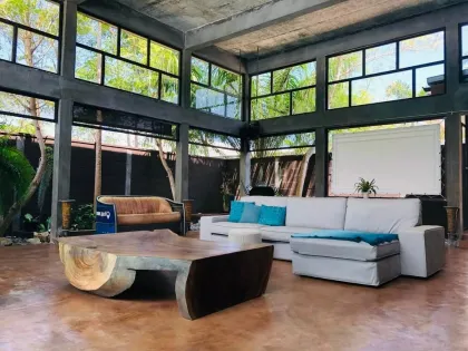 Haustierfreundliche Loft-Poolvilla zur Miete in Paklok, Phuket