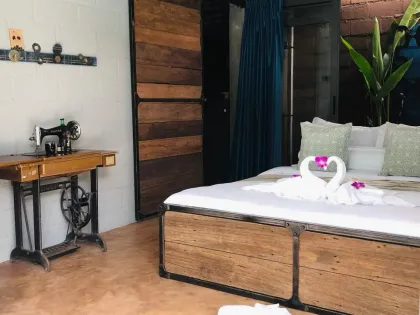 Haustierfreundliche Loft-Poolvilla zur Miete in Paklok, Phuket