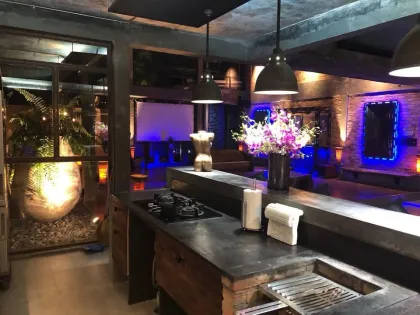 Haustierfreundliche Loft-Poolvilla zur Miete in Paklok, Phuket