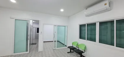 Geräumiges 2-Schlafzimmer-Haus zur Miete in der Nähe des Tiger Park, Chalong