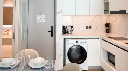Sunshine A2007 – 2-Bedroom Apartment with Direct Pool Access