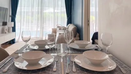 Sunshine A2007 – 2-Bedroom Apartment with Direct Pool Access