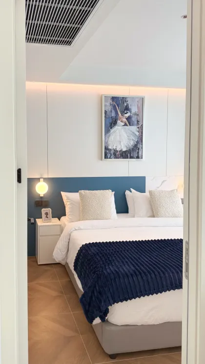 Sunshine A2007 – 2-Bedroom Apartment with Direct Pool Access