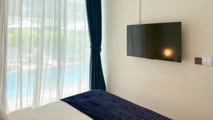 Sunshine A2007 – 2-Bedroom Apartment with Direct Pool Access