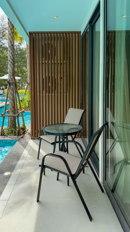 Sunshine A2007 – 2-Bedroom Apartment with Direct Pool Access