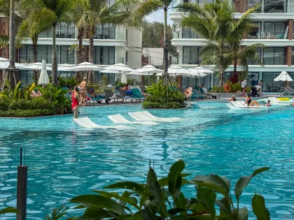 Sunshine A2007 – 2-Bedroom Apartment with Direct Pool Access