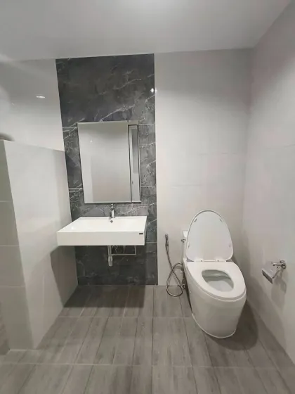 Maison de ville moderne 2 étages 1 chambre 1 salle de bain à Chalong