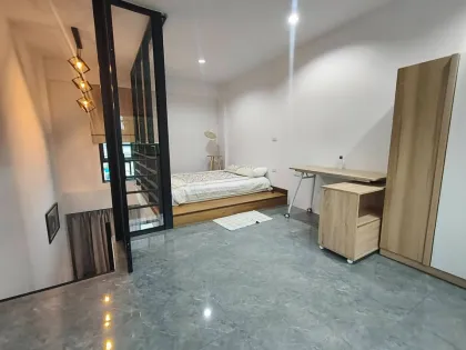 Maison de ville moderne 2 étages 1 chambre 1 salle de bain à Chalong