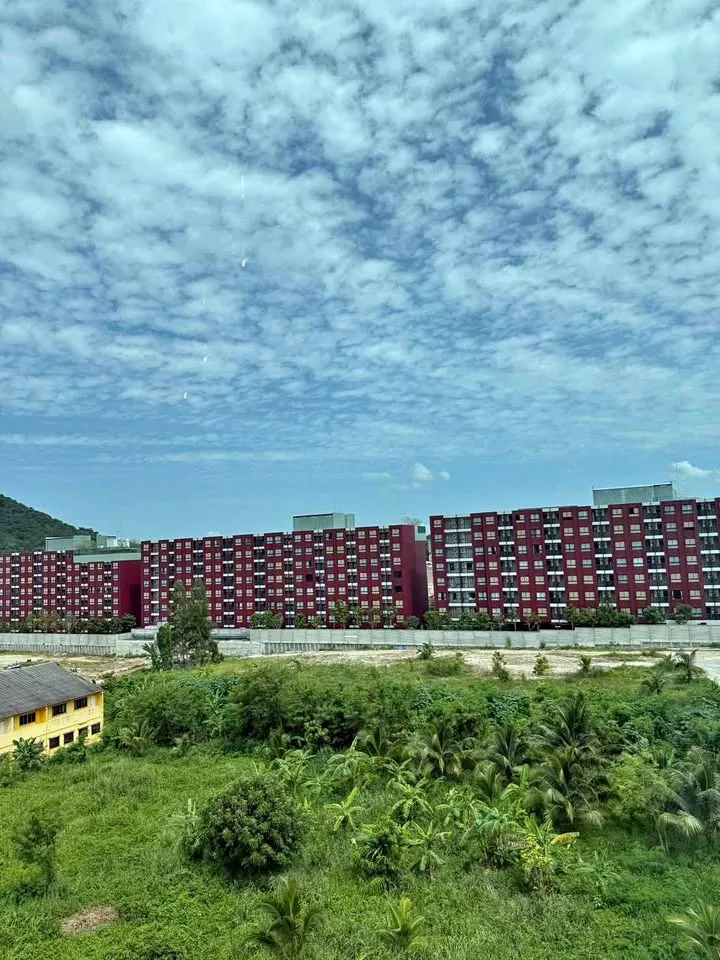 Appartement Confortable 1 Chambre avec Vue Montagne et Ville à Louer à Phuket