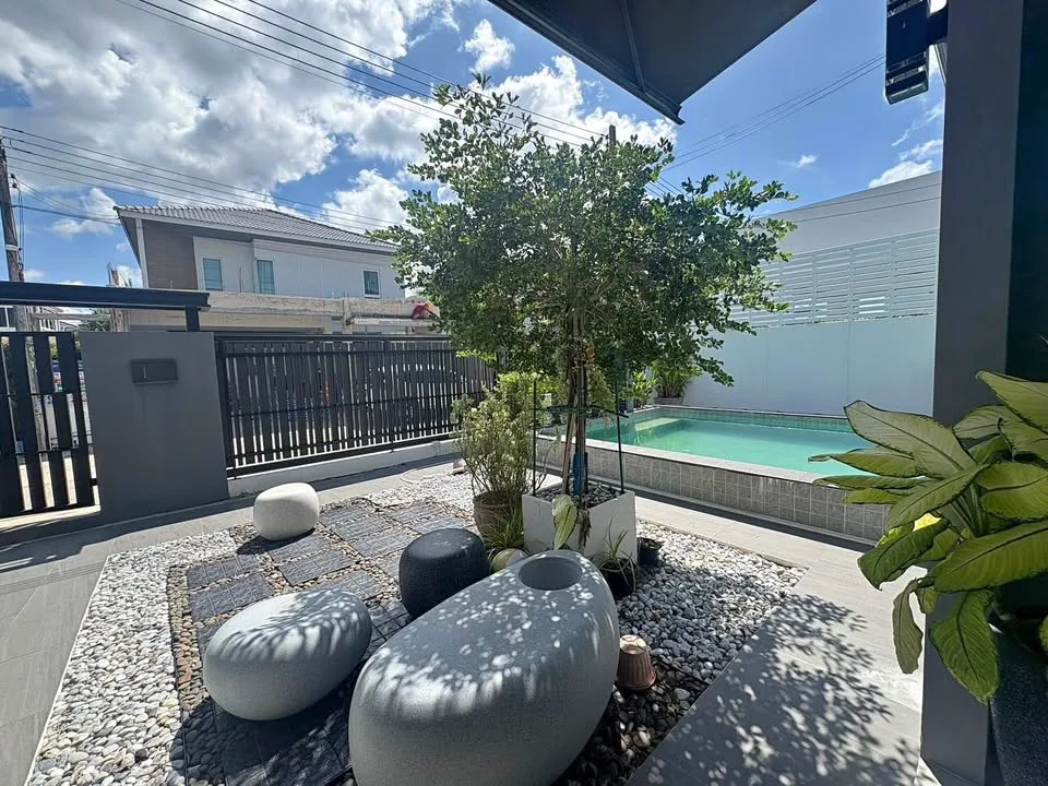 Freistehende Villa mit 4 Schlafzimmern und 3 Bädern mit Pool zur Miete in Koh Kaew