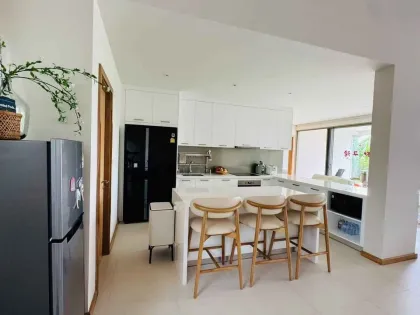 4 Schlafzimmer, 3 Badezimmer Villa zur Miete in Trichada Breeze, Bang Tao