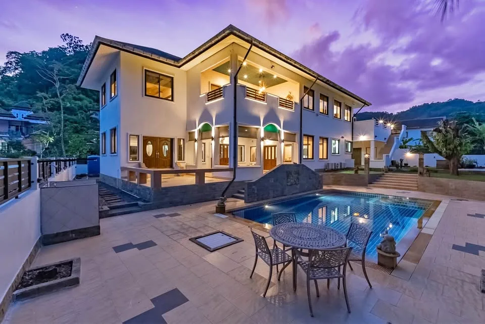Villa privada con piscina de 5 habitaciones y 5 baños para alquiler a largo plazo