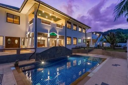 Villa privée avec piscine de 5 chambres et 5 salles de bains à louer long terme