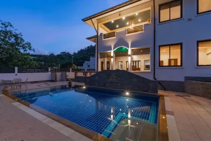 Villa privée avec piscine de 5 chambres et 5 salles de bains à louer long terme