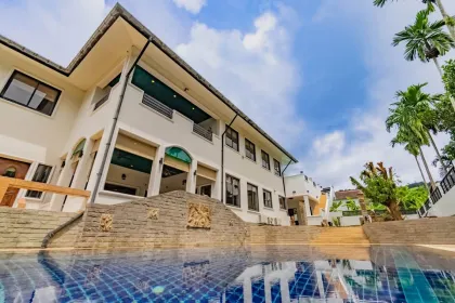 Villa privée avec piscine de 5 chambres et 5 salles de bains à louer long terme