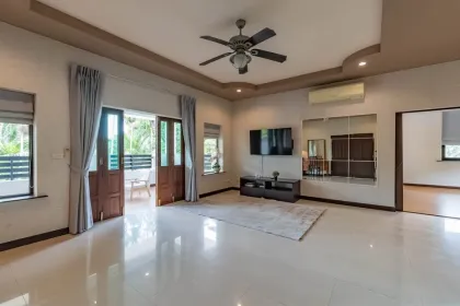 Villa privée avec piscine de 5 chambres et 5 salles de bains à louer long terme