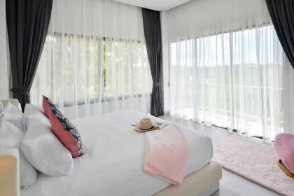 Villa de lujo moderna y tranquila con piscina de 4 dormitorios en Nai Harn