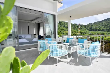 Villa de lujo moderna y tranquila con piscina de 4 dormitorios en Nai Harn