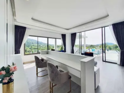 Villa de lujo moderna y tranquila con piscina de 4 dormitorios en Nai Harn