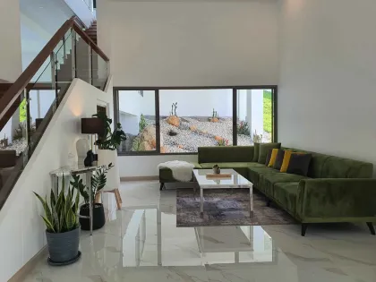 Villa de lujo moderna y tranquila con piscina de 4 dormitorios en Nai Harn