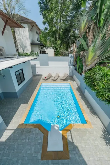 Villa privada con piscina, 3 habitaciones y 4 baños en alquiler en Rawai