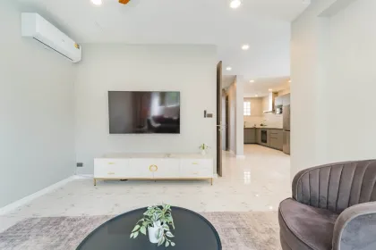 Villa privada con piscina, 3 habitaciones y 4 baños en alquiler en Rawai