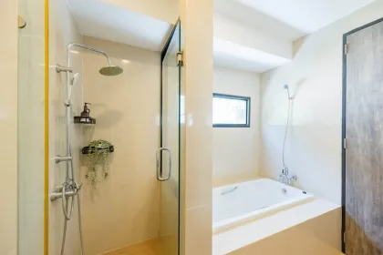 Villa privada con piscina, 3 habitaciones y 4 baños en alquiler en Rawai