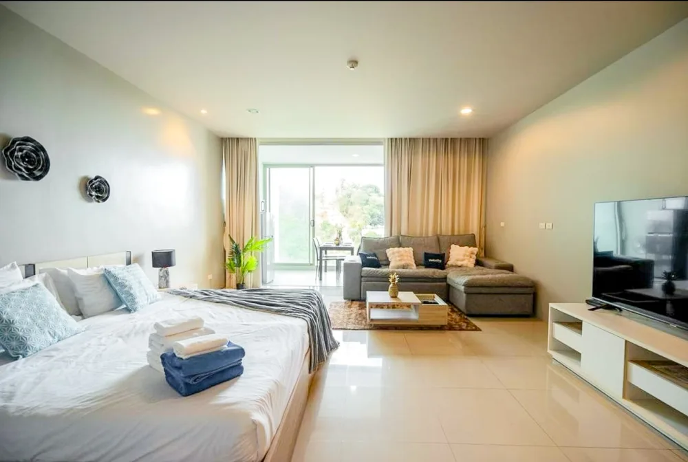 Grand studio avec vue sur la jungle près de la plage à Karon