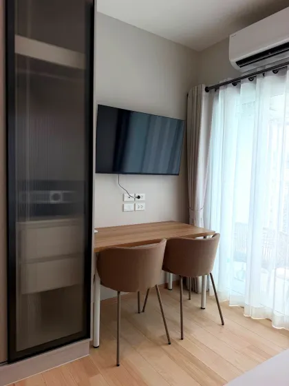 The Title Serenity C618 — 1-Zimmer-Apartment mit Balkon und Hügelblick