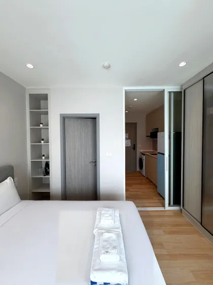 The Title Serenity C618 — 1-Zimmer-Apartment mit Balkon und Hügelblick