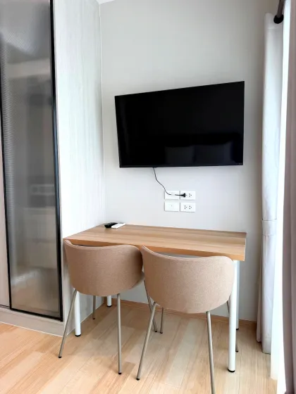 The Title Serenity C618 — 1-Zimmer-Apartment mit Balkon und Hügelblick