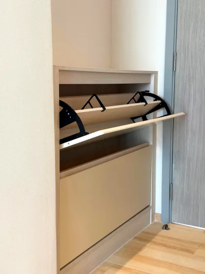 The Title Serenity C618 — 1-Zimmer-Apartment mit Balkon und Hügelblick