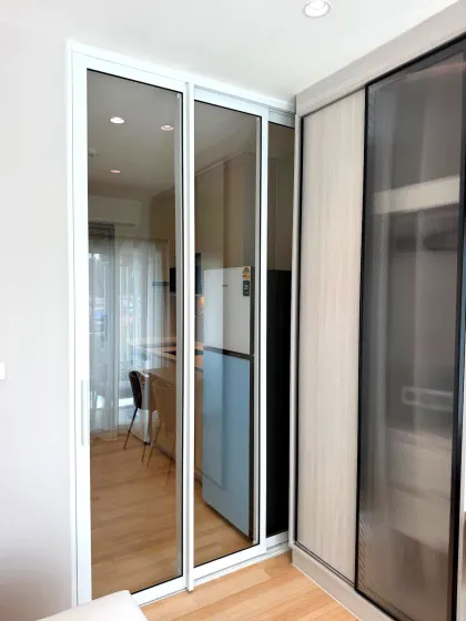 The Title Serenity C618 — 1-Zimmer-Apartment mit Balkon und Hügelblick