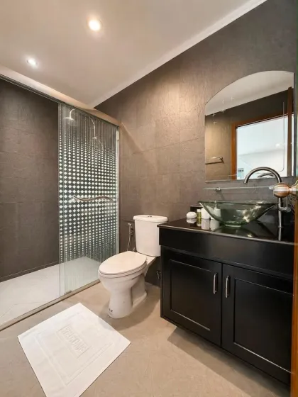 Haustierfreundliches 4-Zimmer, 5-Badezimmer Reihenhaus in Sai Yuan, Rawai
