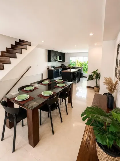 Haustierfreundliches 4-Zimmer, 5-Badezimmer Reihenhaus in Sai Yuan, Rawai