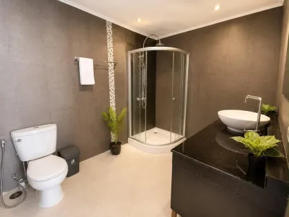 Haustierfreundliches 4-Zimmer, 5-Badezimmer Reihenhaus in Sai Yuan, Rawai