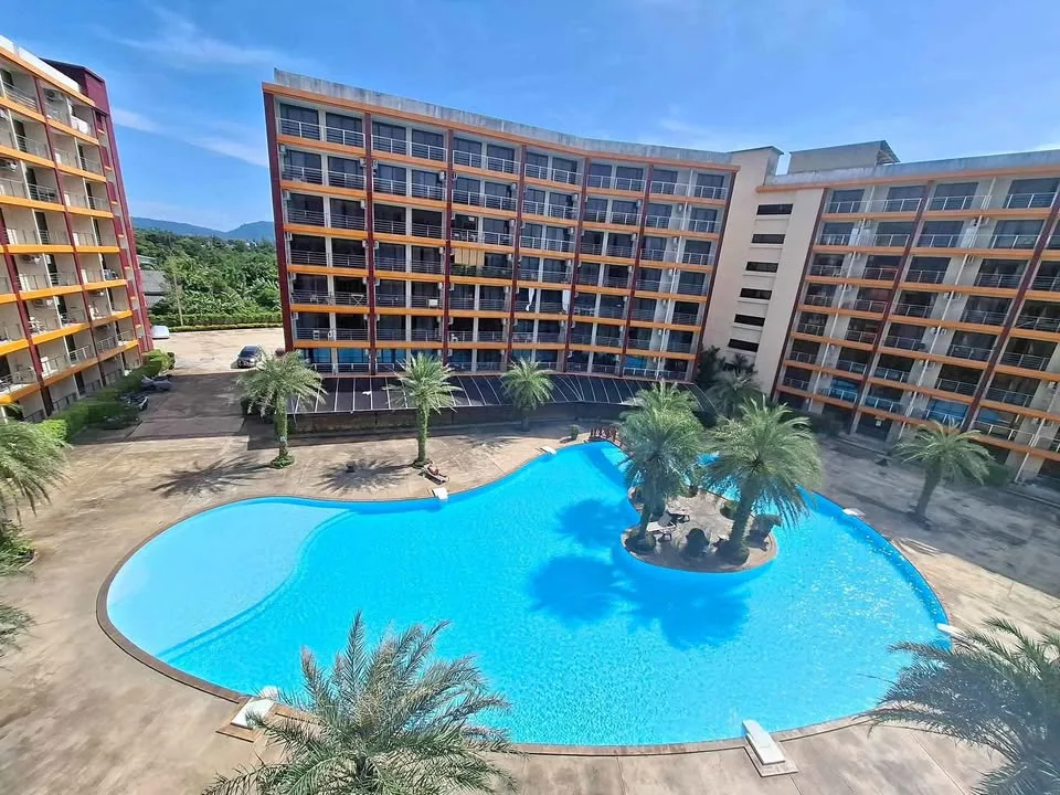 Condominio Esquinero de 1 Habitación con Vista a la Piscina cerca de Mai Khao