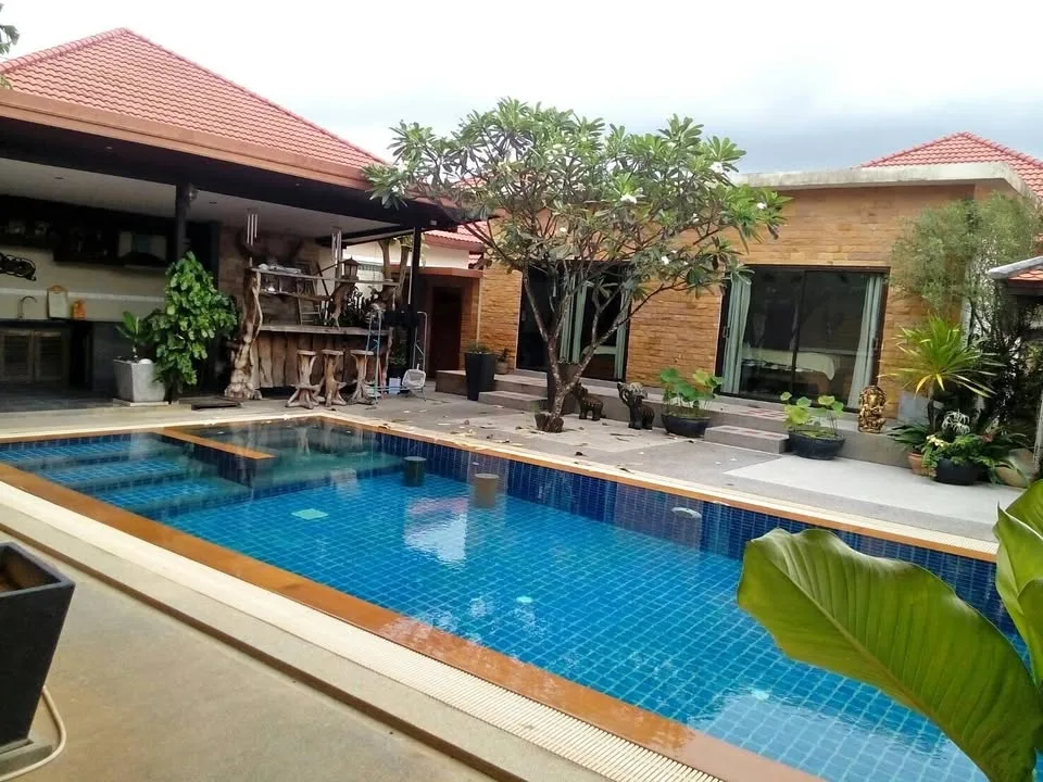 Poolvilla mit 4 Schlafzimmern zur Miete in Cherng Talay