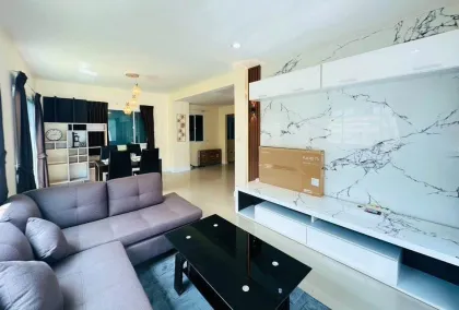 Villa 3 Chambres, 2 Salles de Bain à Louer à Passorn Village, Kathu-Patong