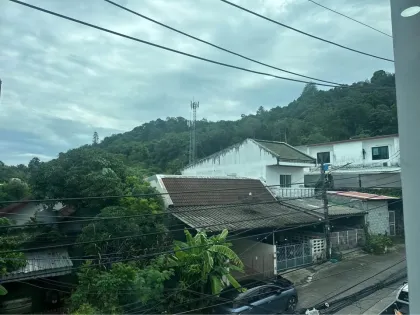 บ้านให้เช่า 2 ห้องนอน 2 ห้องน้ำ หมู่บ้านใบไม้ หลังรพ.กรุงเทพ ภูเก็ต
