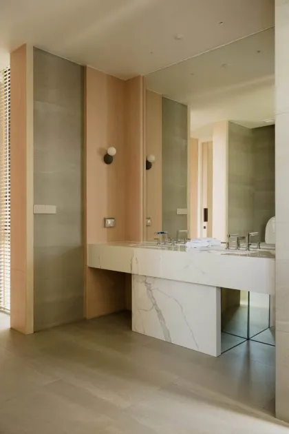Villa Privée Spacieuse de 4 Chambres avec Piscine à Chalong