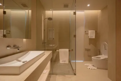 Villa Privée Spacieuse de 4 Chambres avec Piscine à Chalong