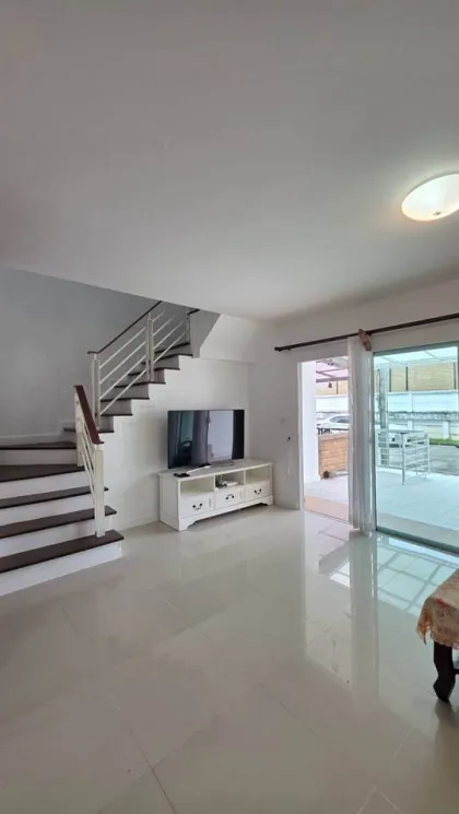 Casa en alquiler con 3 dormitorios y 2 baños en Habitown Kohkaew Phuket