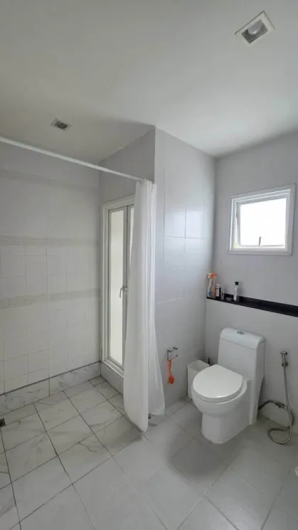 Casa en alquiler con 3 dormitorios y 2 baños en Habitown Kohkaew Phuket
