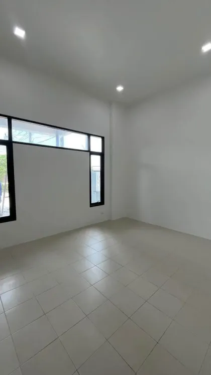 Villa de 3 dormitorios y 2 baños en alquiler en Srisuchat 5, Rawai